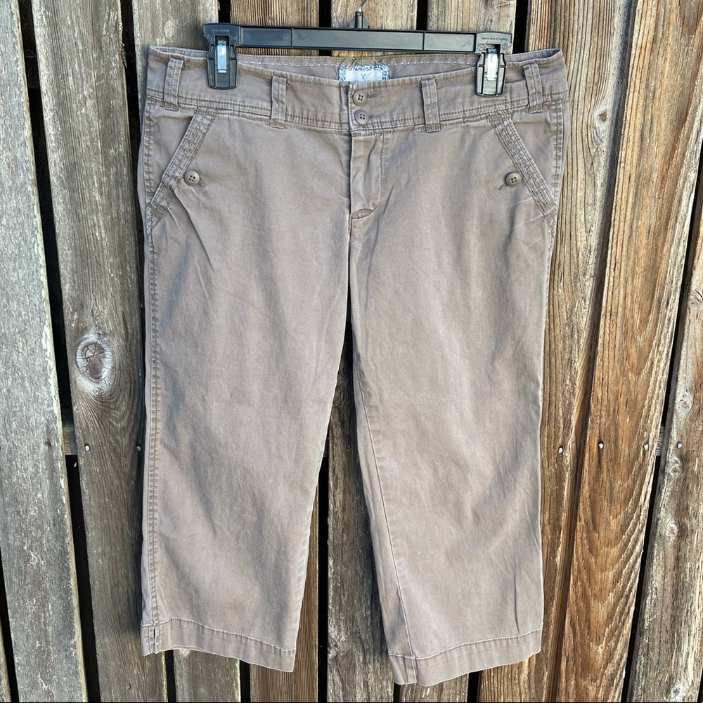 American Eagle Capri Pants Low Rise Brown 8. Super cute and comfy